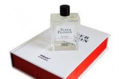 Wallpaper lança fragrância com Karl Lagerfeld e Steidl