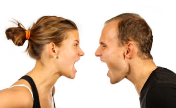 5 frases que não deve dizer numa discussão Discussão entre o casal