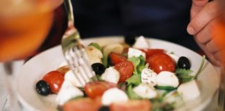 Faça refeições saudáveis fora de casa Faça refeições saudáveis fora de casa