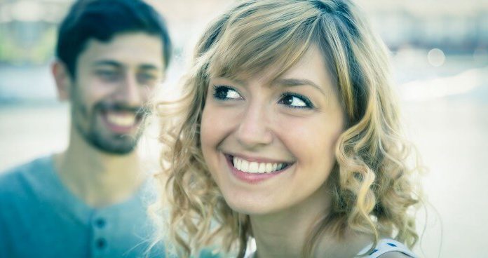 Como meter conversa com “aquela” pessoa especial Como meter conversa com aquela pessoa