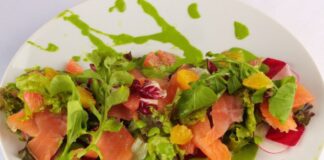 Salada primvera com salmão fumado