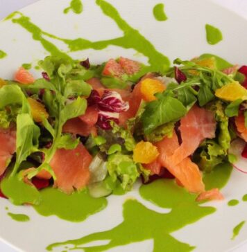 Salada primvera com salmão fumado