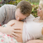 Nascimento do primeiro filho leva a relação extraconjugal Nascimento do primeiro filho