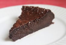 Bolo de chocolate simples