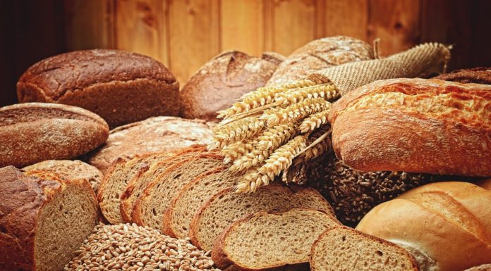 8 truques para amassar e cozer pão caseiro sem segredos