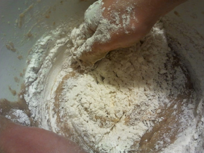 Fintar a massa do pão
