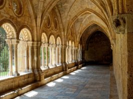 Significado de Sonhar com abadia