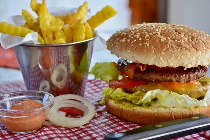 Conheça as doenças provocadas pela má alimentação