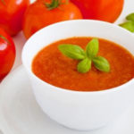 Sopa de tomate e courgette