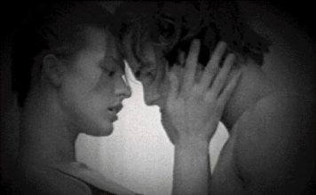 Conheça os reveladores gestos de paixão Gestos que revelam paixão