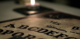 A tábua de Ouija - o famoso jogo do copo