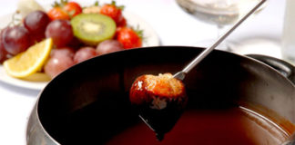 Fondue de chocolate e frutas