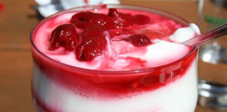 Uma alimentação rica em cálcio com iogurtes Uma alimentação com iogurtes