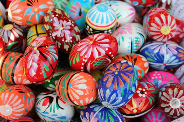 Como fazer ovos de Páscoa coloridos e criativos