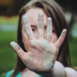 Saiba como ajudar a combater a timidez Saiba como ajudar a combater a timidez