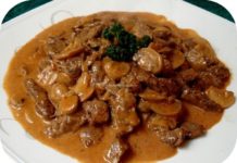 Bife Strogonoff com cogumelos ou Beef Stroganoff