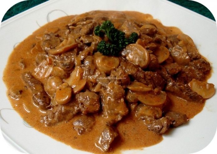 Bife Strogonoff com cogumelos ou Beef Stroganoff
