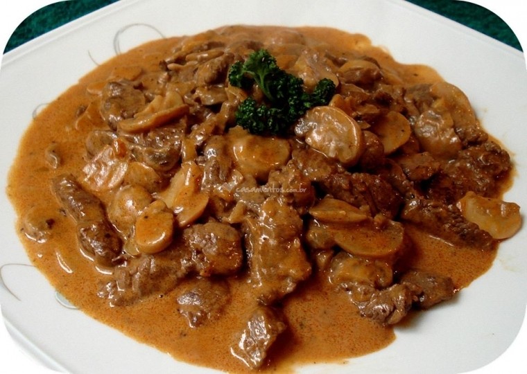 Bife Strogonoff com cogumelos ou Beef Stroganoff