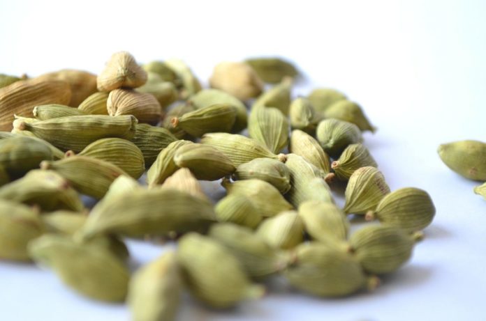 Como fazer incenso de cardamomo