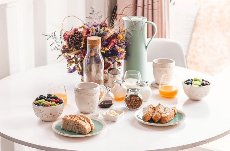 Pequeno almoço fora ou em casa