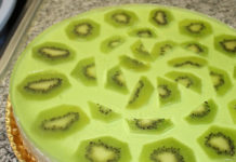 Pudim de biscoitos e kiwi