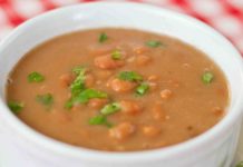 Receita de Sopa de feijão vermelho com couve galega