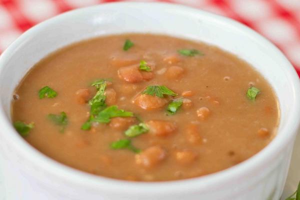 Receita de Sopa de feijão vermelho com couve galega