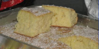 Bolo de leite fervente com cobertura de coco