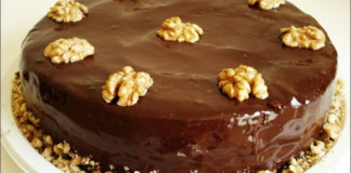 Receita de Bolo de nozes com cobertura de chocolate