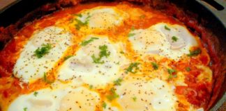 Receita de Ovos escalfados de Tomatada à algarvia