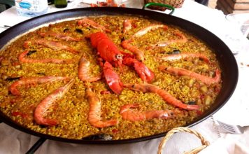 Paella valenciana: também conhecido como arroz á valenciana Receita de Paella valenciana ou arroz á valenciana