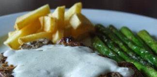 Receita de bifes ao molho Roquefort