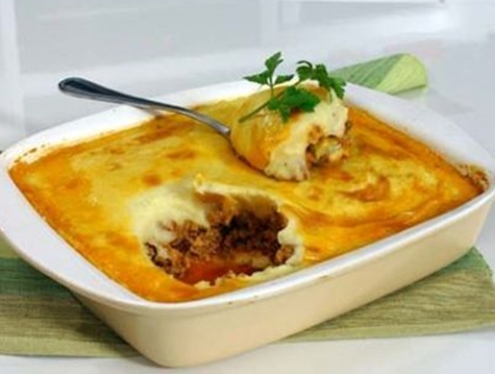 Empadao De Carne Tradicional Mulher Portuguesa
