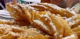 Farturas tradicionais polvilhadas com açúcar e canela