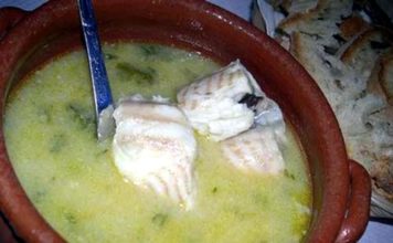 Receita de sopa de cação com coentros picados