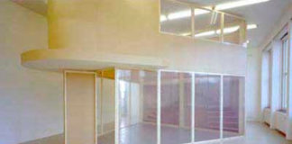 Two Houses de Angela Ferreira