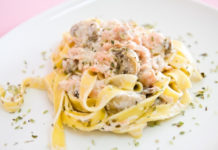 Tagliatelle com Salmão e Cogumelos