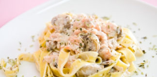 Tagliatelle com Salmão e Cogumelos