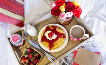 Crepes de morangos e chantilly Receita de Crepes de Morangos e Chantilly