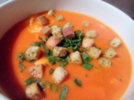 Receita de sopa de tomate à alentejana