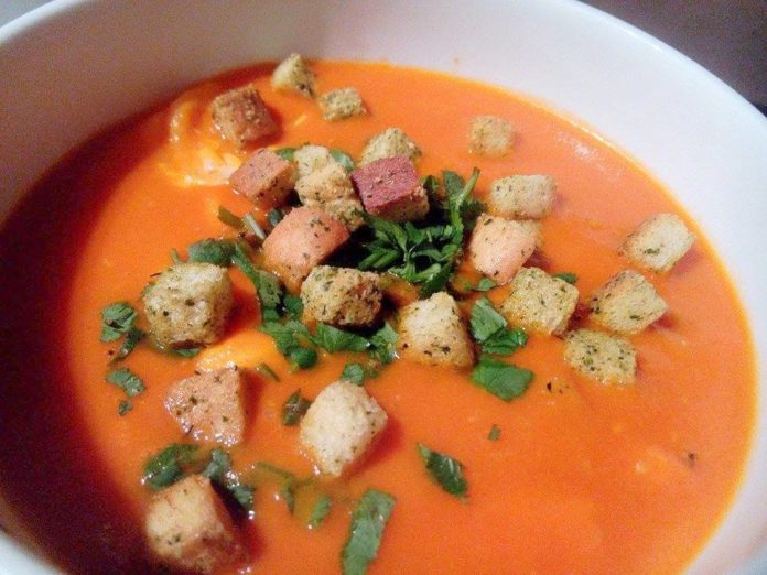 Receita de sopa de tomate à alentejana