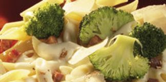 Macarrão com filetes de cavala e brócolos