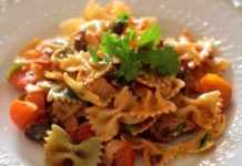 Receita de Massa farfalle com tomate e sardinhas