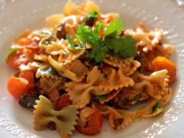 Receita de Massa farfalle com tomate e sardinhas