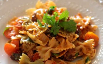 Receita de Massa farfalle com tomate e sardinhas