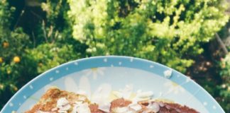 Receita de Panquecas de abacate com topping de coco