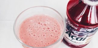 Batido de açaí com morangos