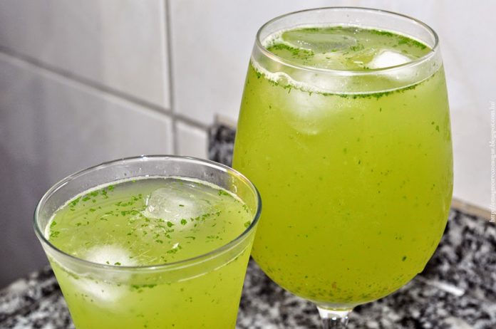 Suco energético de limão e cidreira